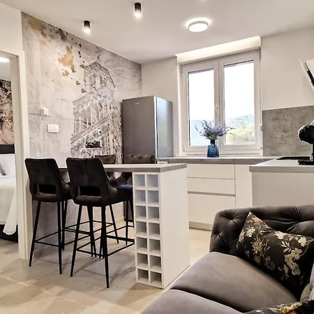 Monlux Studio- Free Public Parking-easy Walk To The Center Apartmán *