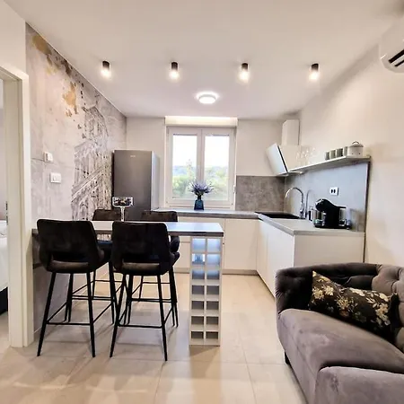 Apartment Monlux *